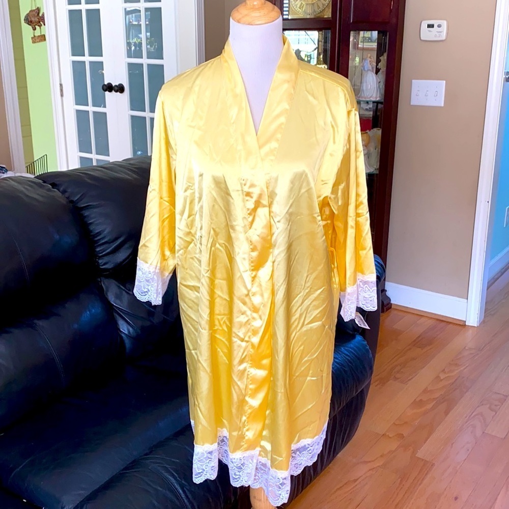 Leisureland Yellow Lace Trim Robe Size OS